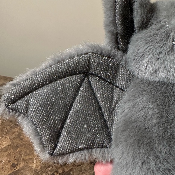 🦇 Mon Ami Bellamy Bat Kids
Plush Toy- Pottery Barn Kids - Picture 5 of 5